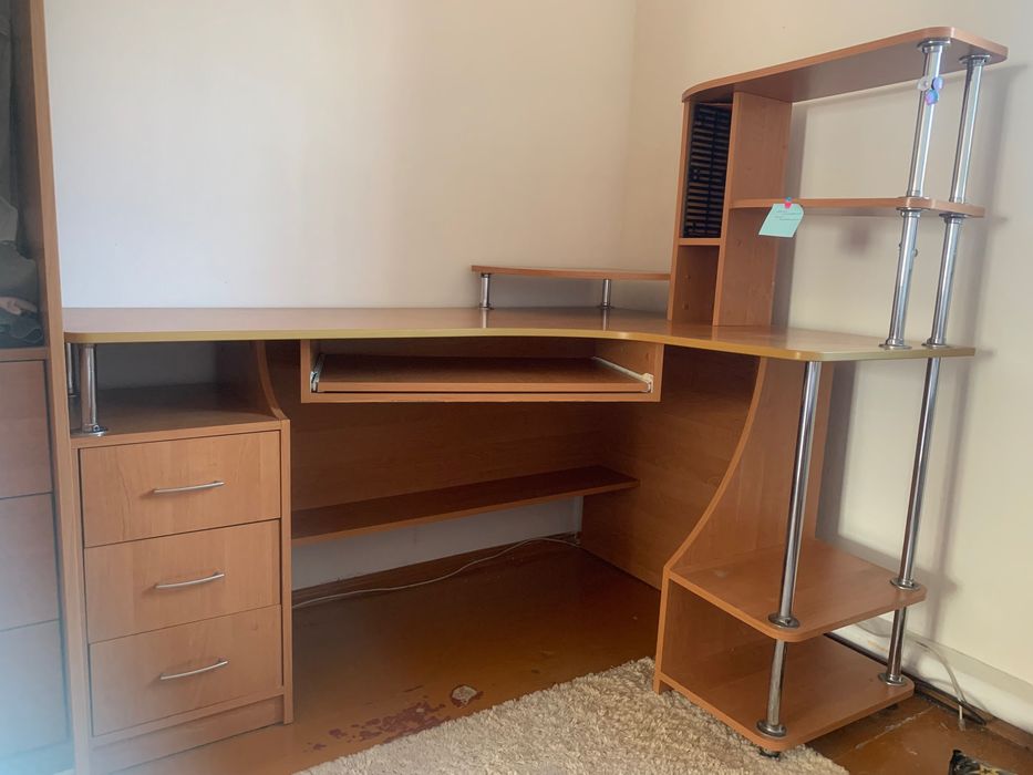 Компʼютерний стіл