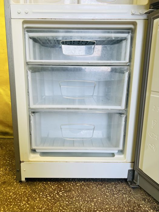 Двухкамерный холодильник Indesit