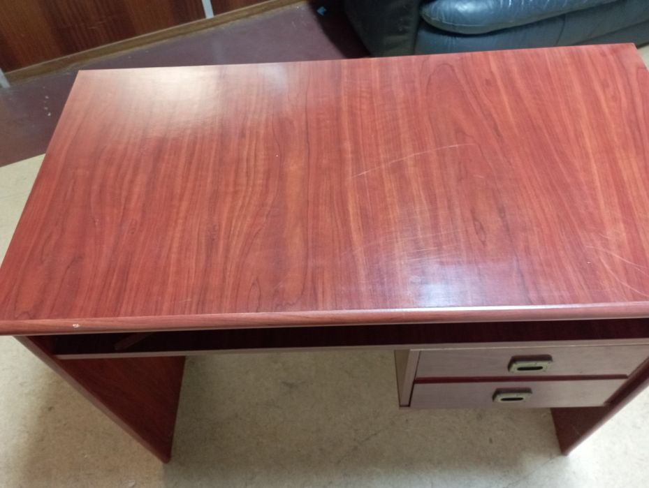 Secretária com duas gavetas