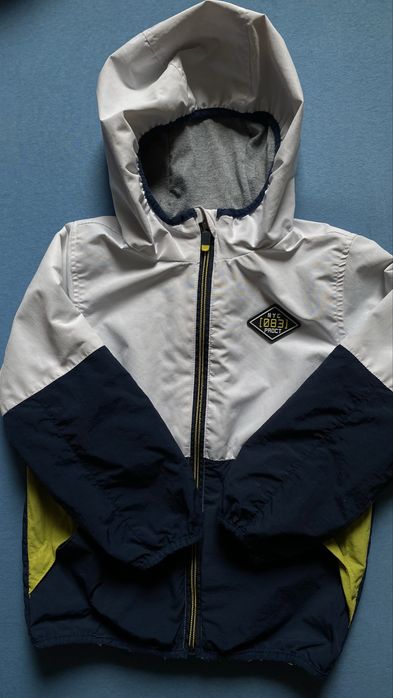 Продам ветровку на мальчика