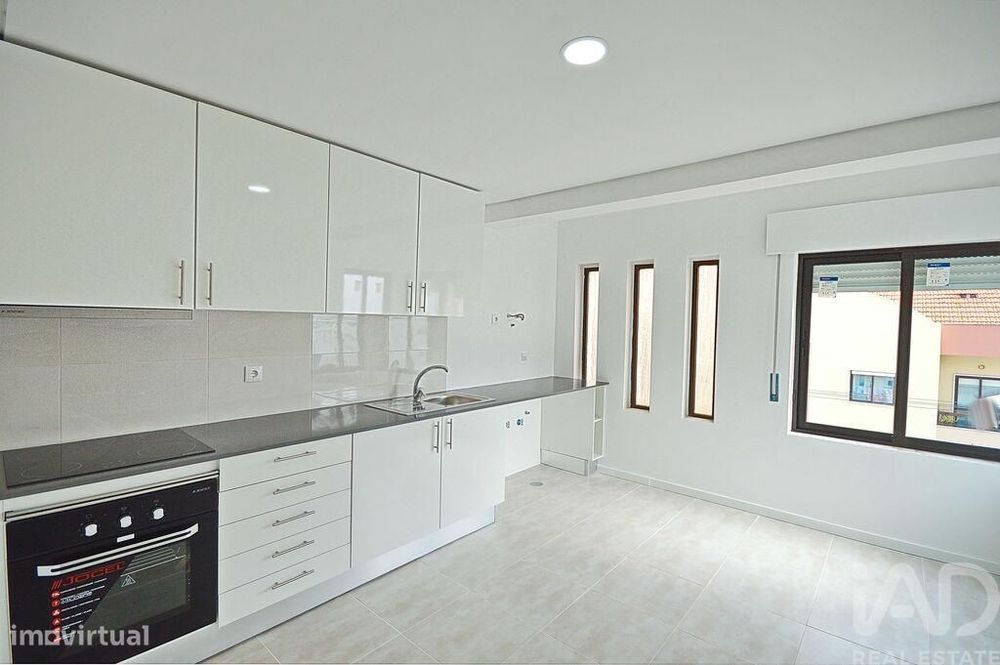 Apartamento T3 em Amora de 97,00 m2