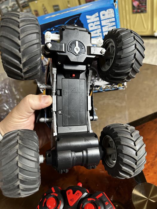 Машинка Monster Truck з дистанційним керуванням