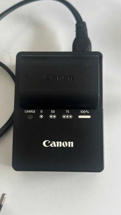 Canon EOS 7D Mark II z obiektywami i ładowarką