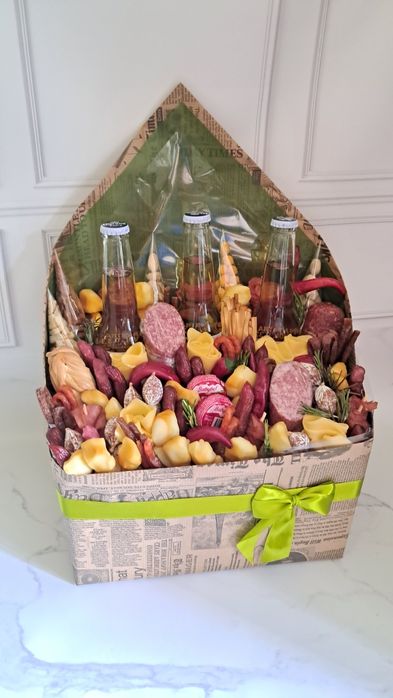 Вкусный конверт с колбасками, сыром и круасанами