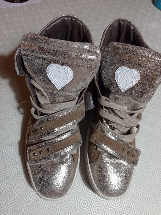 Botins L di R em pele