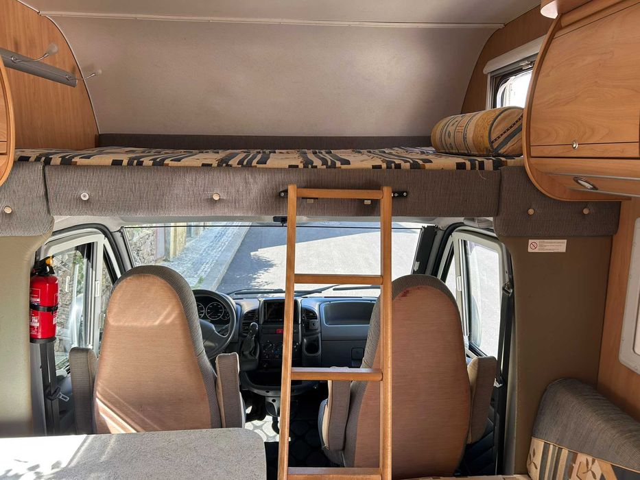 Aluguer Autocaravana 4 pessoas / 6 dormidas
