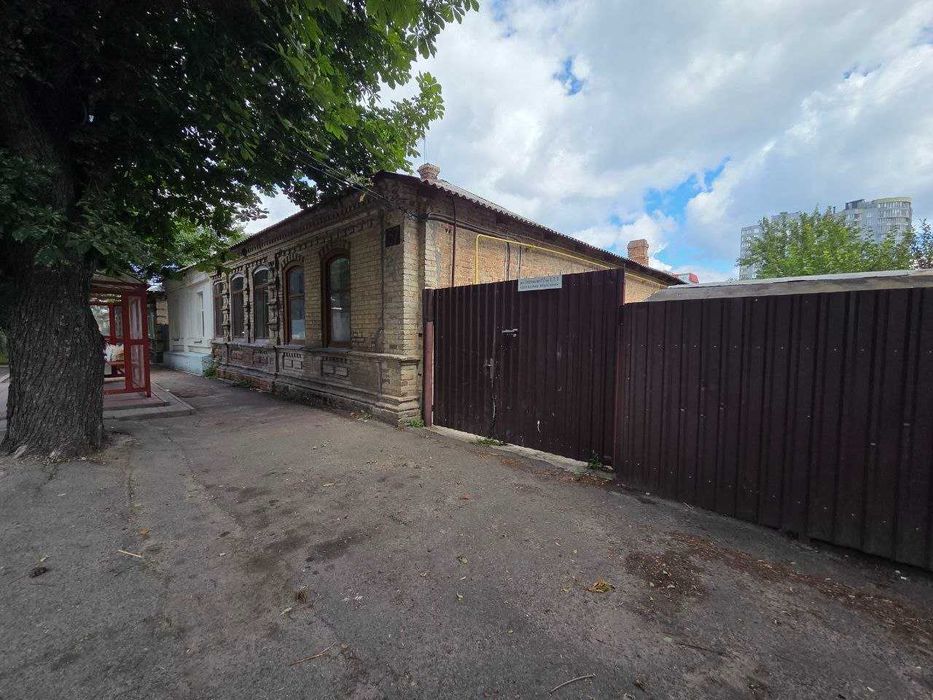 Продаж квартири на землі в центральній частині Черкас