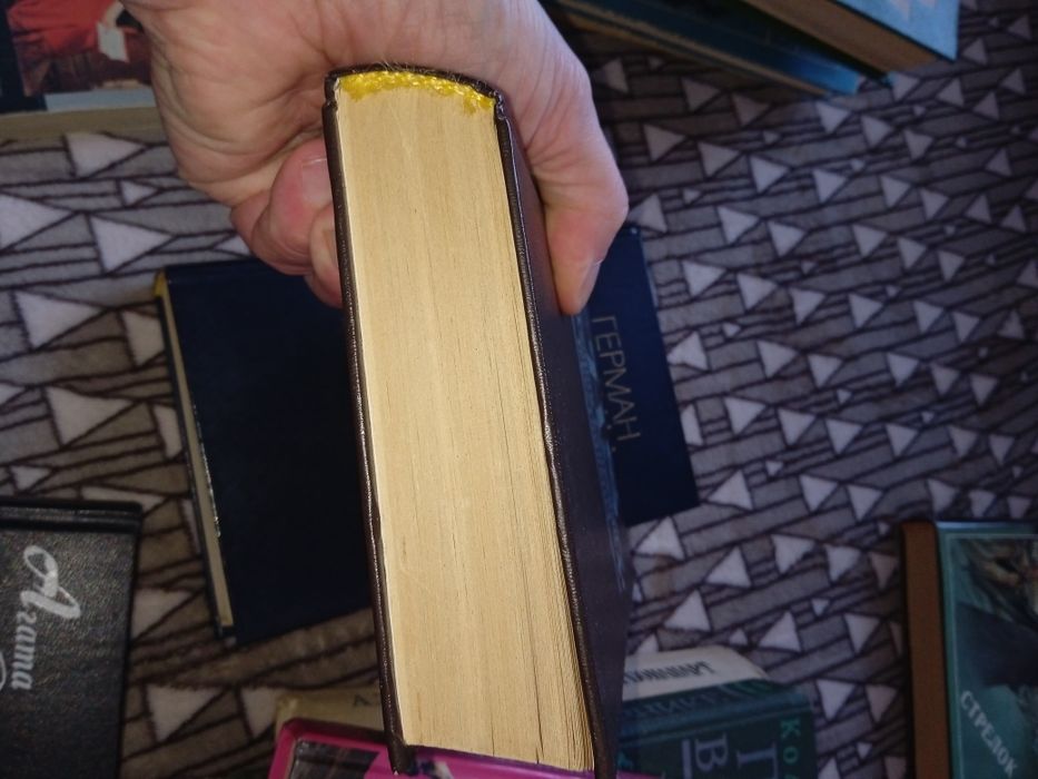 Книги ( Уиндем, Иванов, Маккалоу, Крісті Агата, Кинг, Сенкевич)