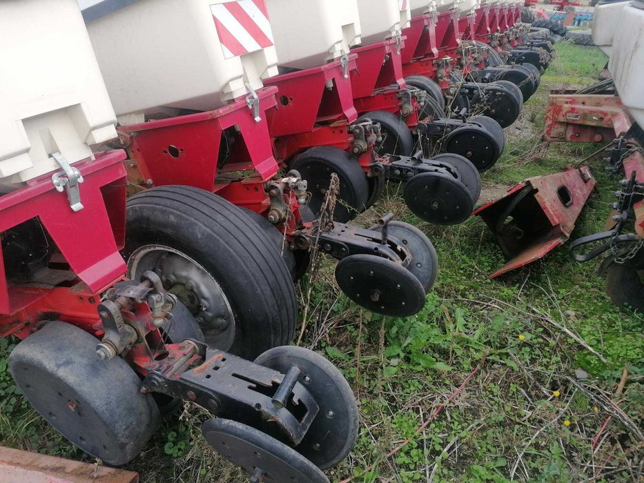 Сівалка для просапних культур Massey Ferguson 555 (12 рядкова)