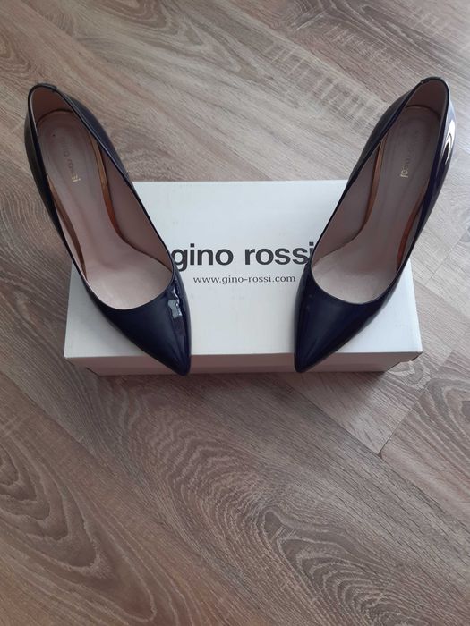 Czarne lakierowane szpilki 37 ½ czółenka Gino Rossi