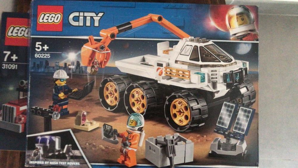 LEGO City 60225