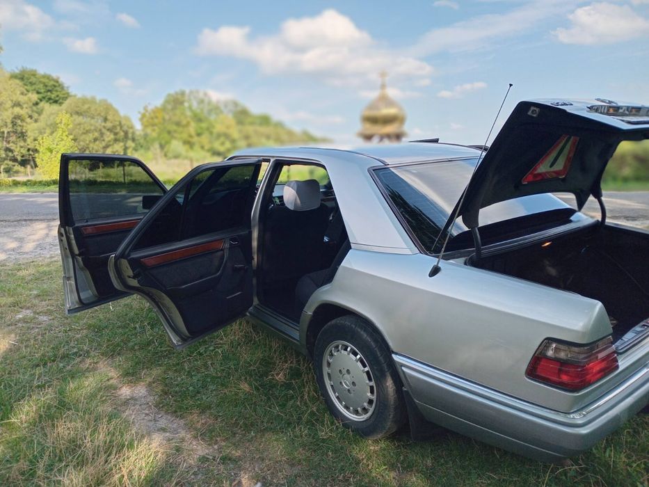 Продається Wercedes-Bens w124. Мотор 2.5.Корoбка механіка