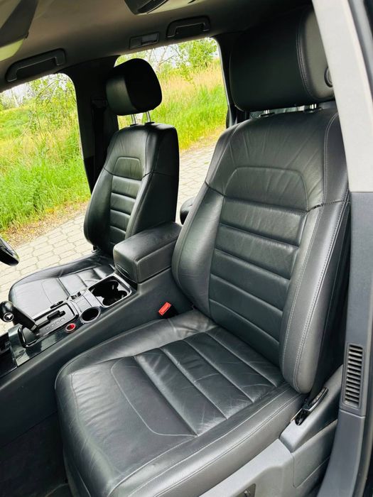 Продам Volkswagen Touareg полный привод в отличном состоянии