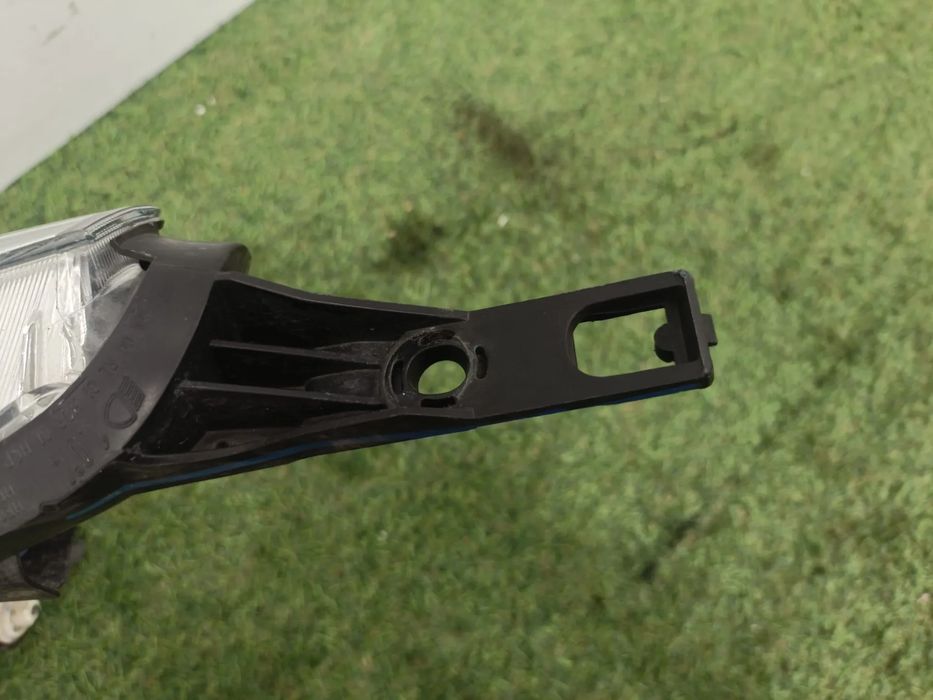 Ótica / farol direita NISSAN NV200/Evalia Combi (M20)