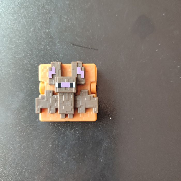 Продам іграшки Kinder joy Maincraft