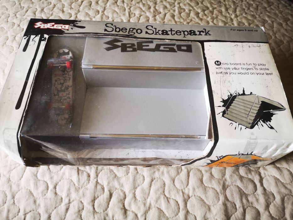 Mini skateboard com rampa Skego