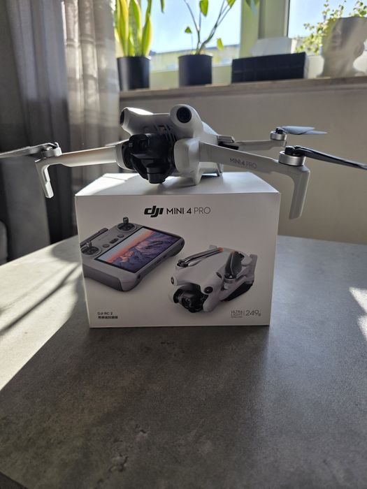 Dron dji mini 4 pro