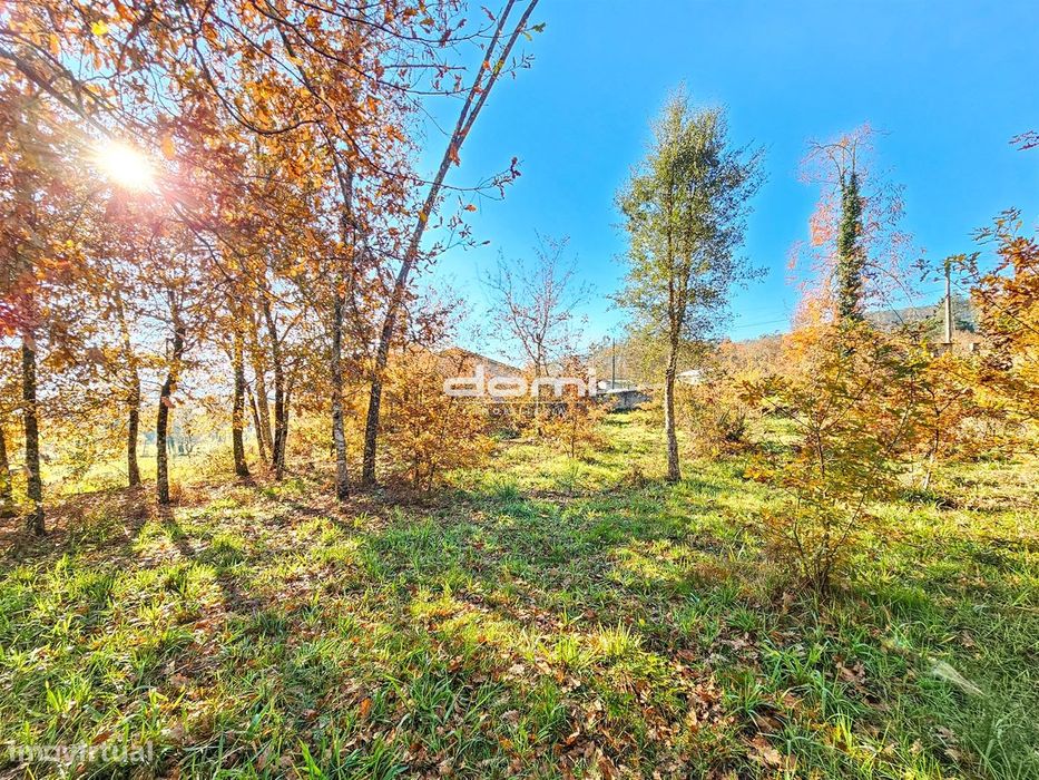 Terreno agrícola situado às portas de Pouves.