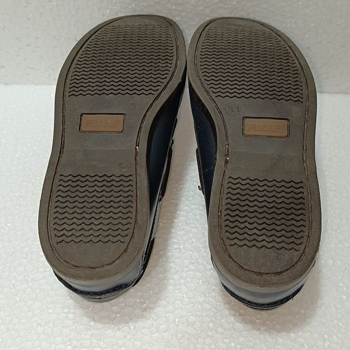 Sapatos em Pele Azul Marca Fute Criança Tamanho 33