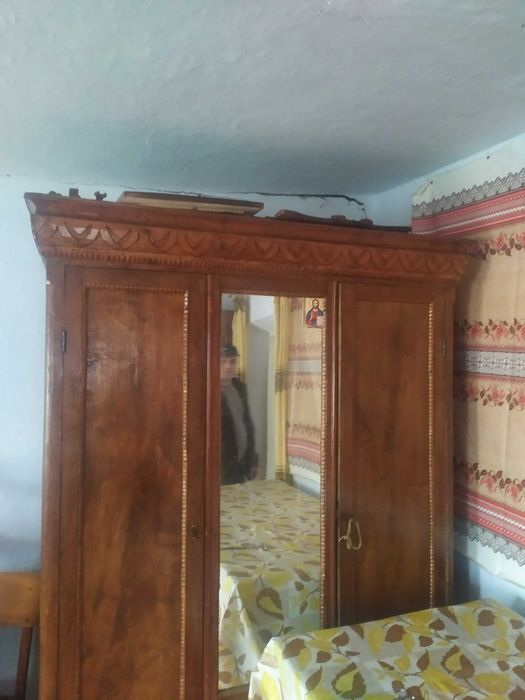 Мебель ручної роботи
