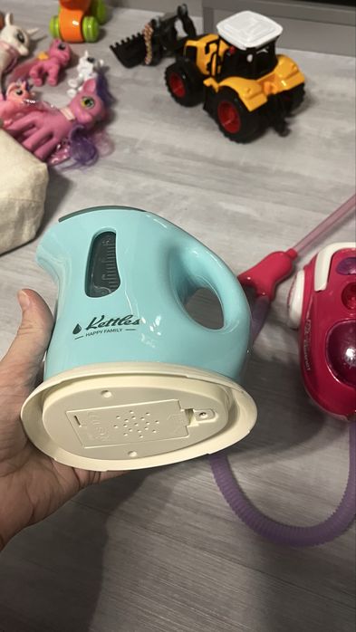 Дитячий пилосос і чайник