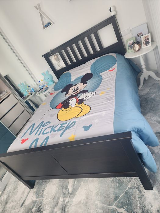 Quarto cama cómoda espelho