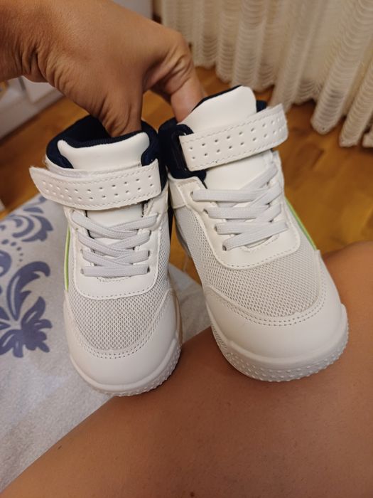 Кросівки, весна-осінь