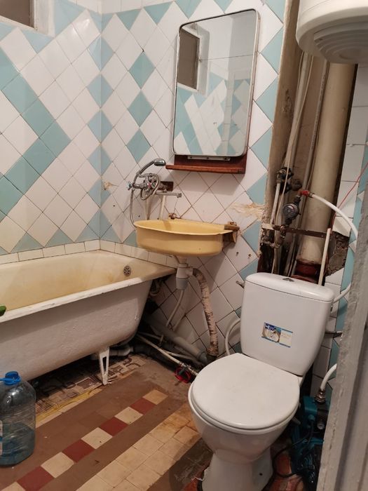 Продам квартиру 3-х ком.+гараж+подвал в Раздельной /район Привокзальна