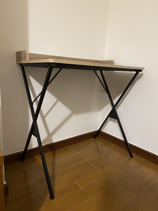 Secretária cor madeira