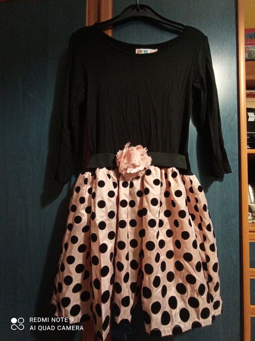 Sukienka dziewczęca.