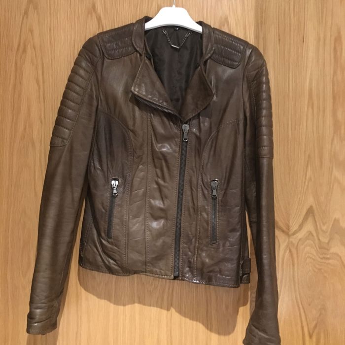 Casaco Pele Camel com Esrtola de pelo removível