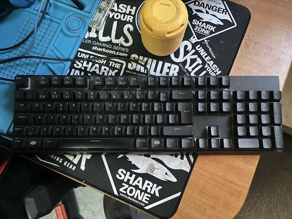 Teclado Mecânico da Cooler Master como novo
