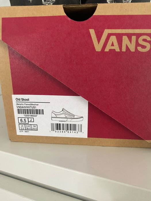 Tennis Vans pretos e prata