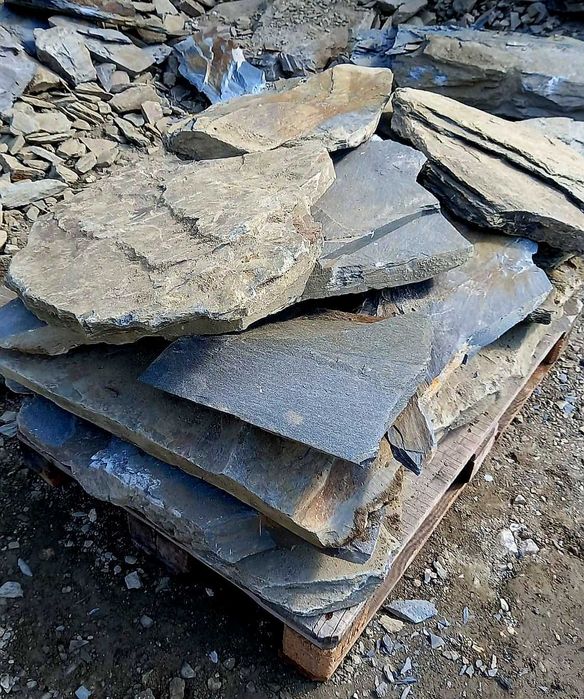 Łupek szarogłazowy księżycowy duże płyty kamień naturalny na kaskadę