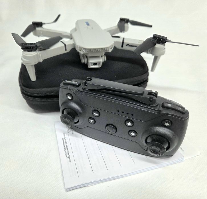 Drone Pacegle E88 Pro com câmara, comando e mala de transporte