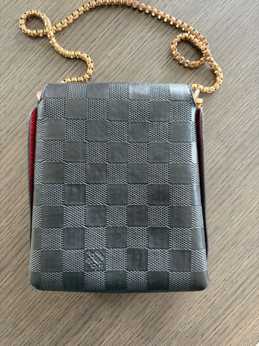 Torebka damska Louis Vuitton / czarna ze zlotym lancuszkiiem