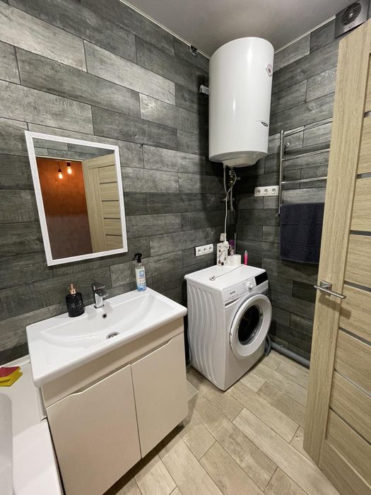 Здається 2-кімнатна квартира студія з кондиционером