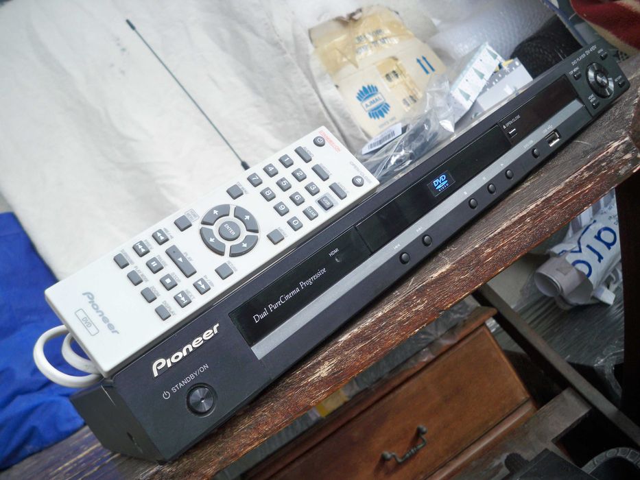 odtwarzacz DVD Pioneer DV-410, pilot, z USB i HDMI