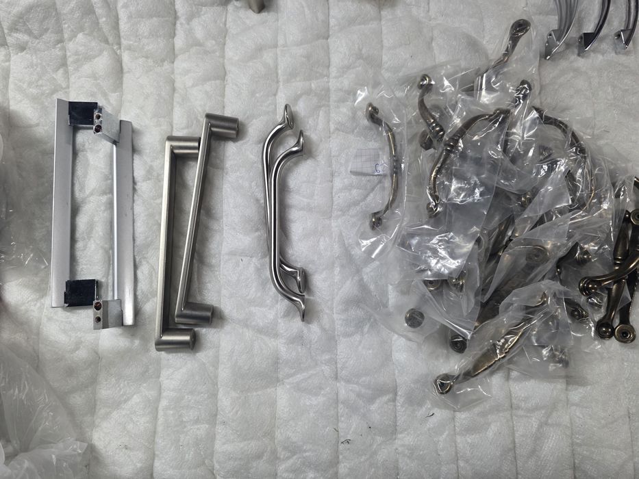 Uchwyty do mebli z chromu Nowe