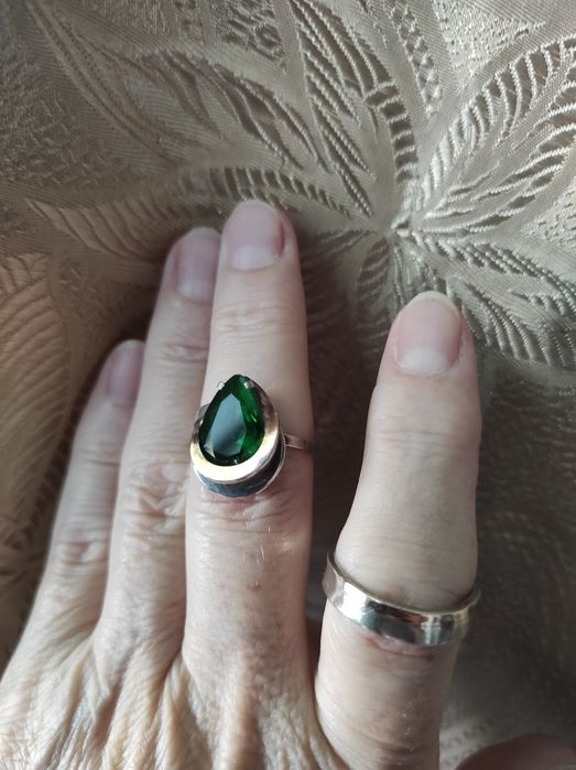 Продам колечки серебро с пластинами золота.