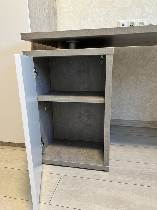 Стильний письмовий стіл JYSK Ullits 140х69 см у чудовому стані