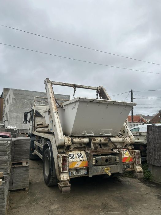 Camião volvo de caixa