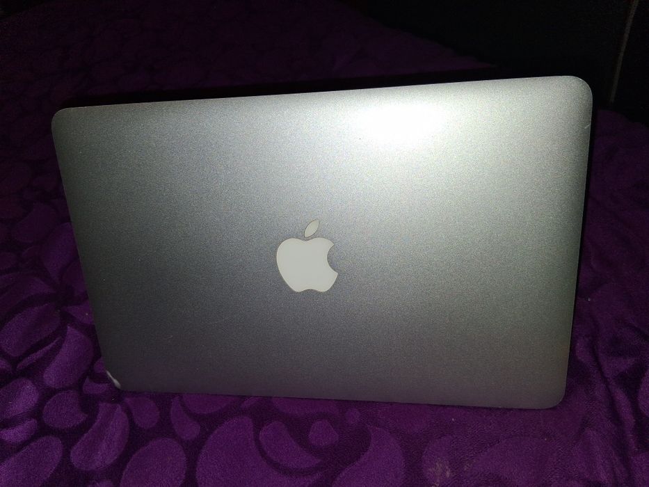 Portátil Apple versão 10.15.7 Macbook Air