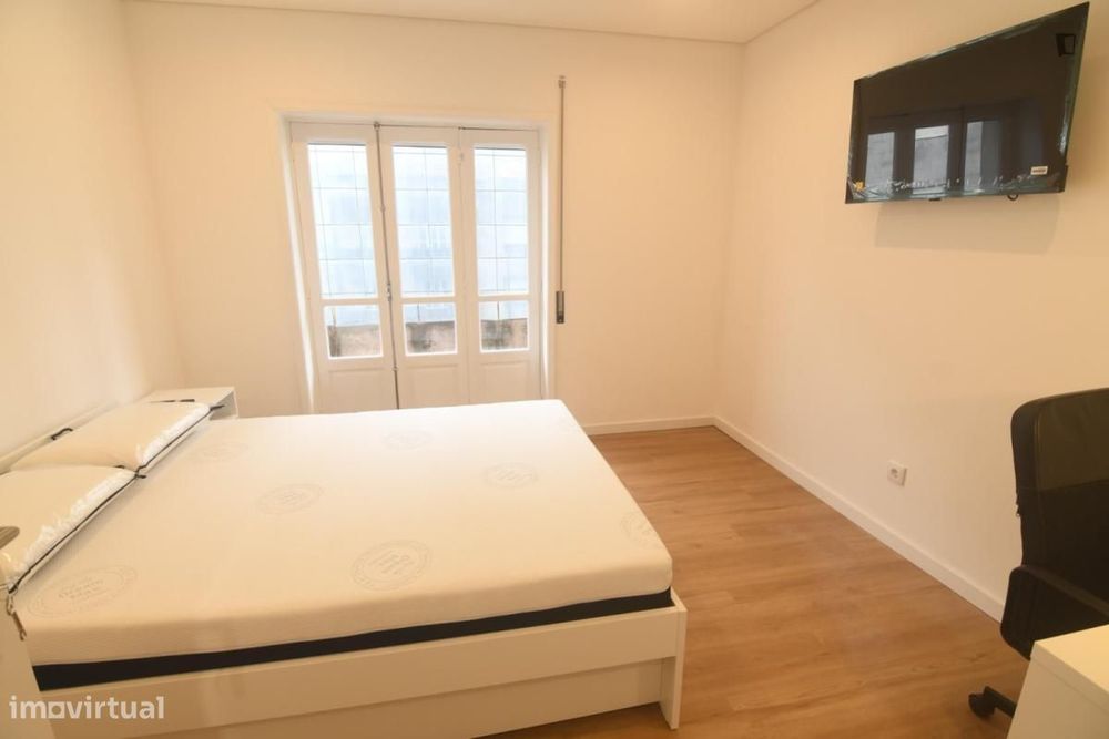 Quarto - localizado em Mafamude Porto