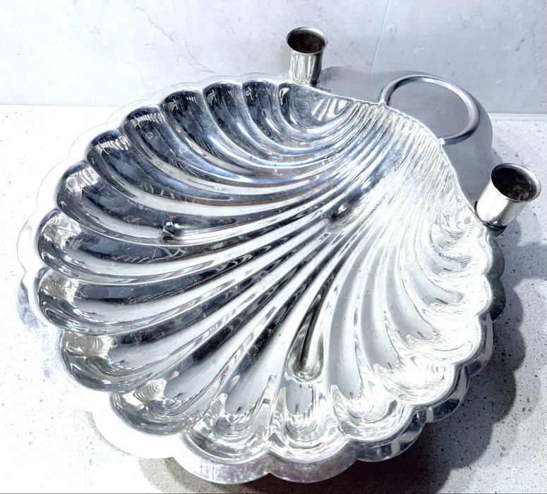 Taça - fruteira -concha com castiçais em casquinha “Gales Silverplate”
