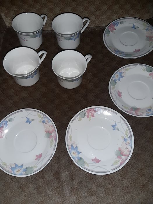 Conjunto de chá - 4 chávenas e 4 pires