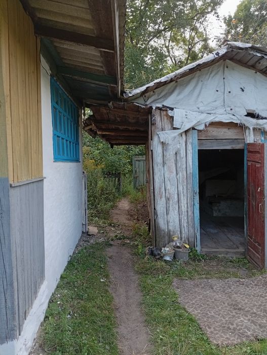 Будинок 200 км від Києва в затишному місці на станції Нові Білокорович