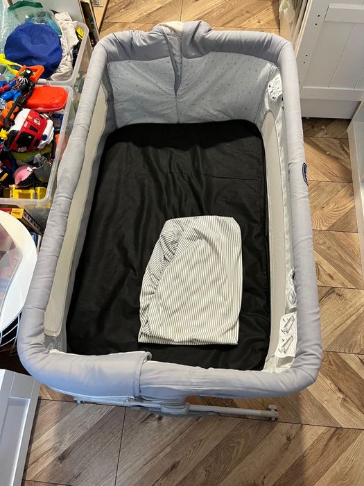 Dostawka Chicco next to me