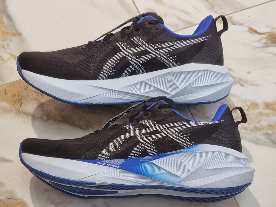 Оригінал 100% чоловічі кросівки asics novablast 5  eur 45