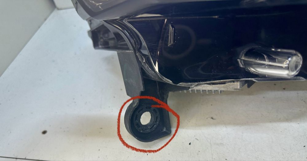 Фара права Jeep Grand Cherokee Xenon 68426878AB 2017 -2021